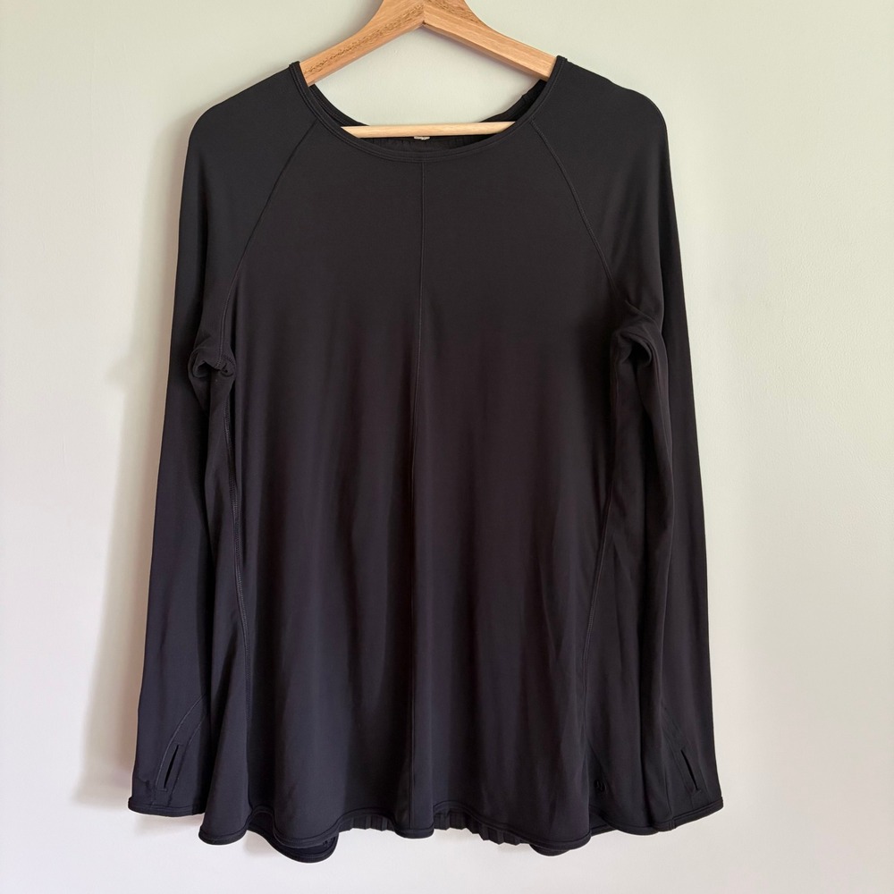 Lululemon Black Pleated Back Long Sleeve Top Women Size 12 Thumbhole Athleisure